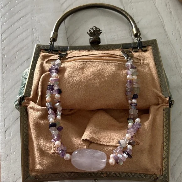 Elegant Beaded Handbag with Floral Embroidery - Picture 5 of 6